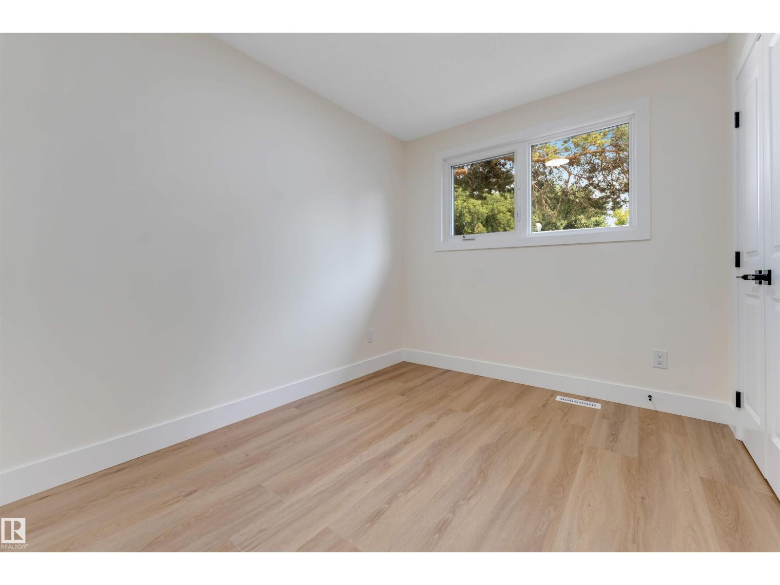 131 GARLAND CR - 18