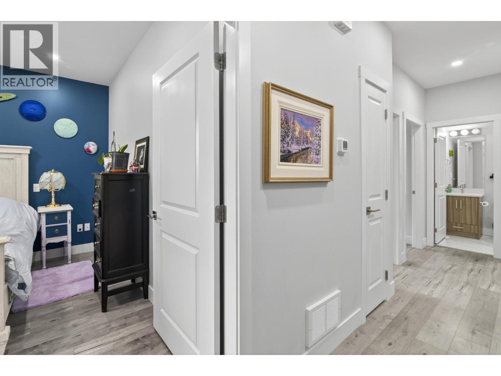 #1 1038 Stockwell Avenue - 12
