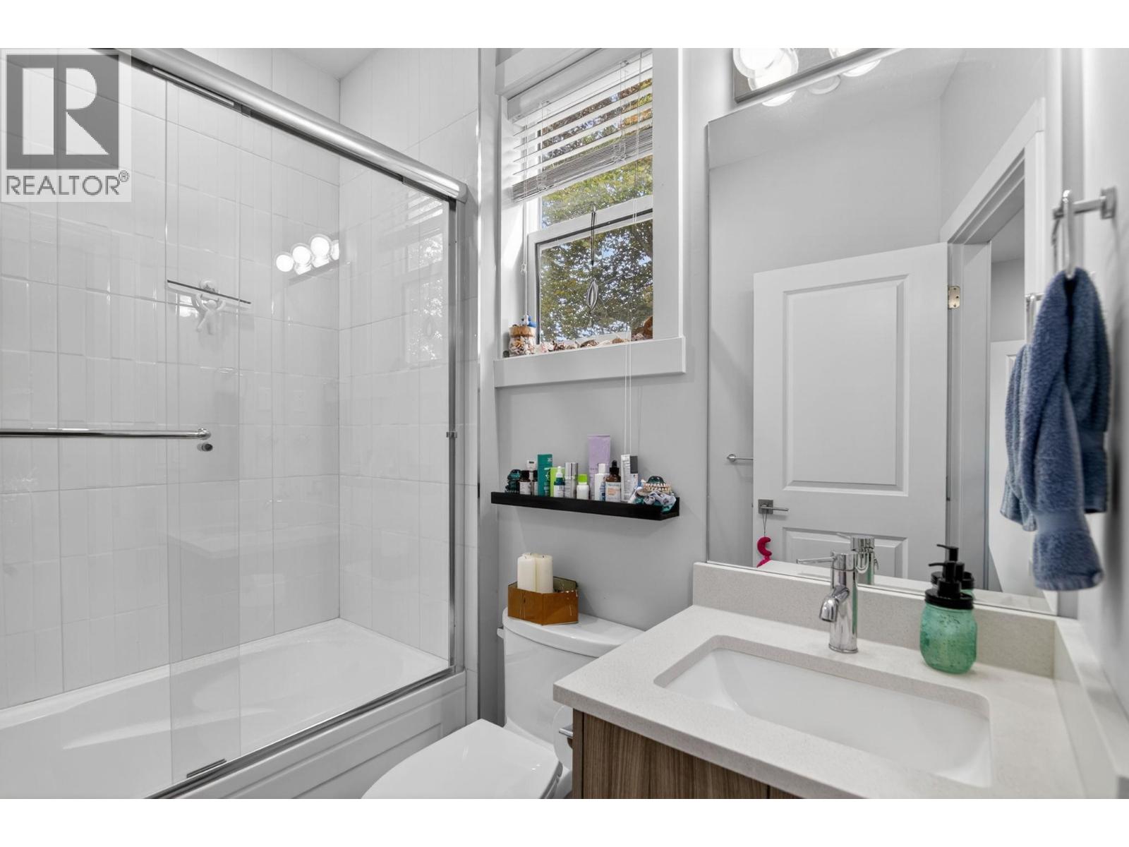 #1 1038 Stockwell Avenue - 15