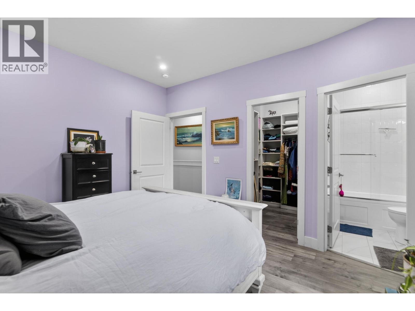 #1 1038 Stockwell Avenue - 16