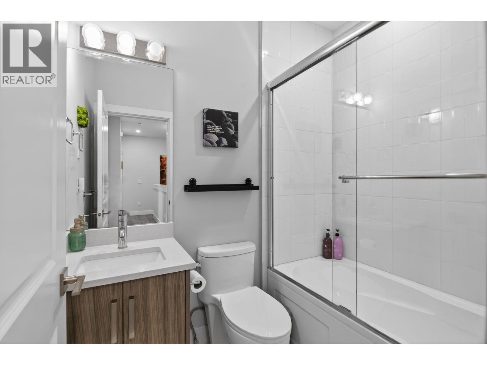 #1 1038 Stockwell Avenue - 19