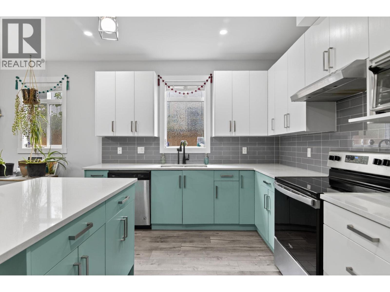 #1 1038 Stockwell Avenue - 5