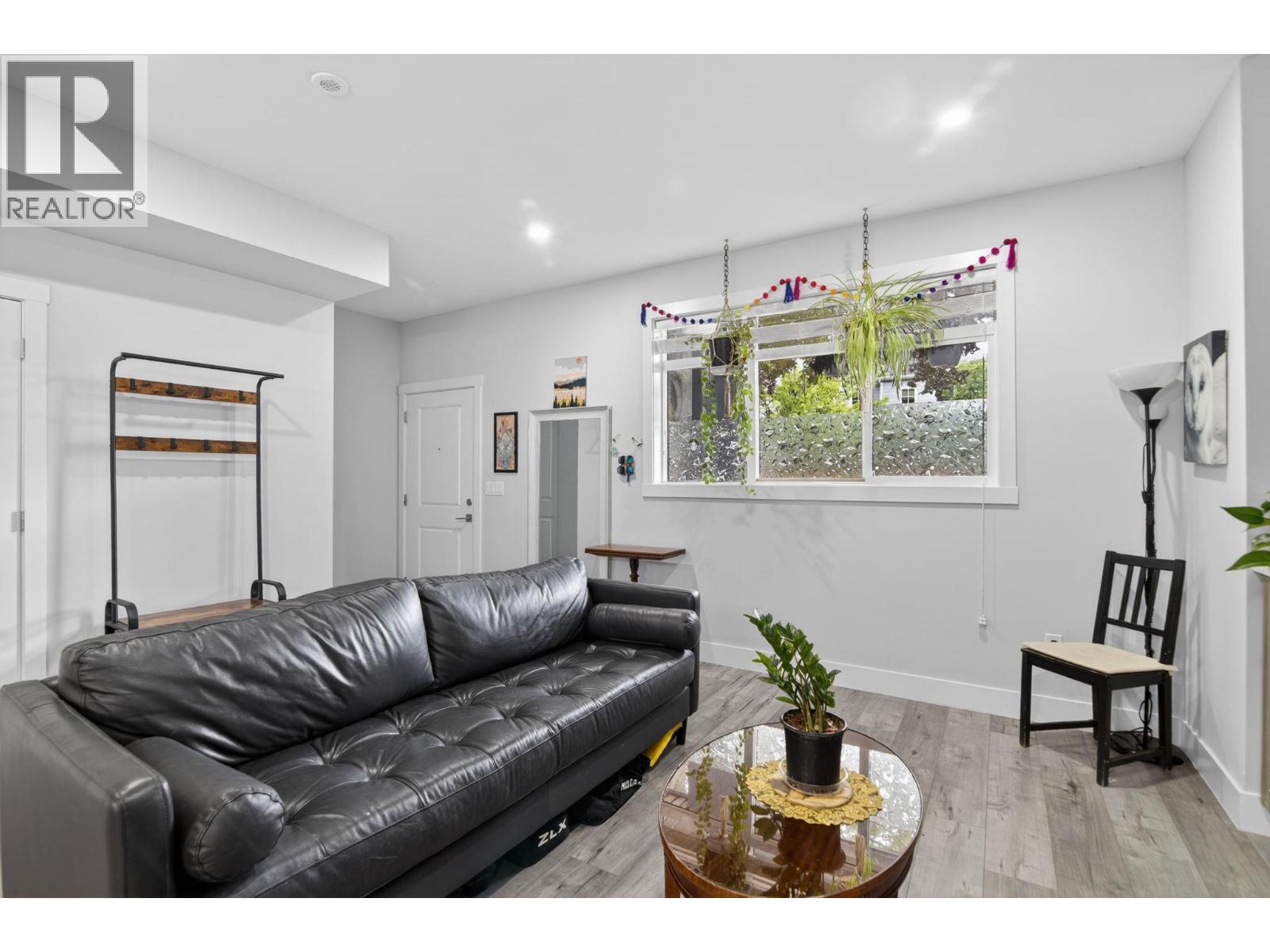 #1 1038 Stockwell Avenue - 9