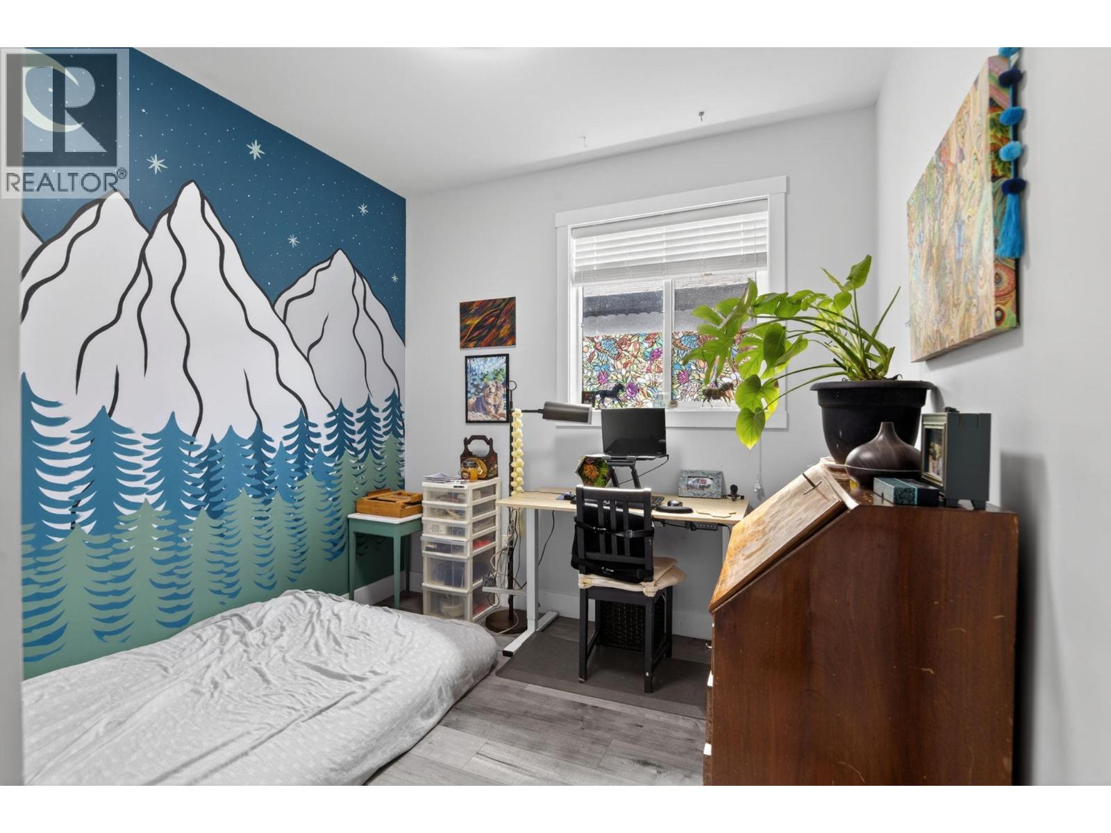 #1 1038 Stockwell Avenue - 17