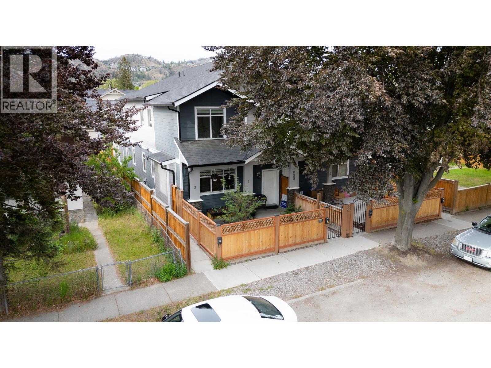 #1 1038 Stockwell Avenue - 2