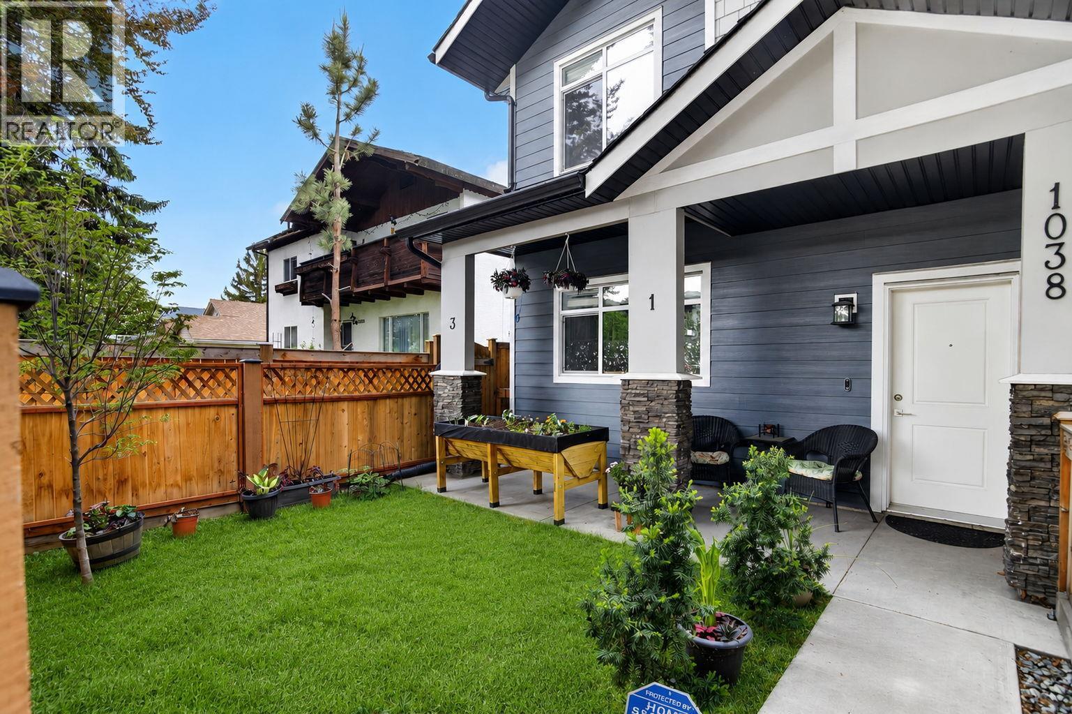 #1 1038 Stockwell Avenue - 3