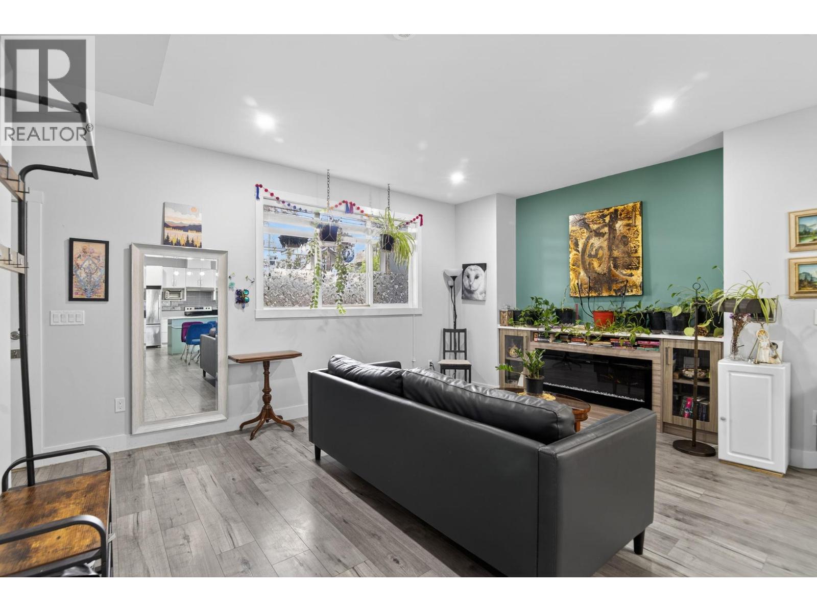 #1 1038 Stockwell Avenue - 6