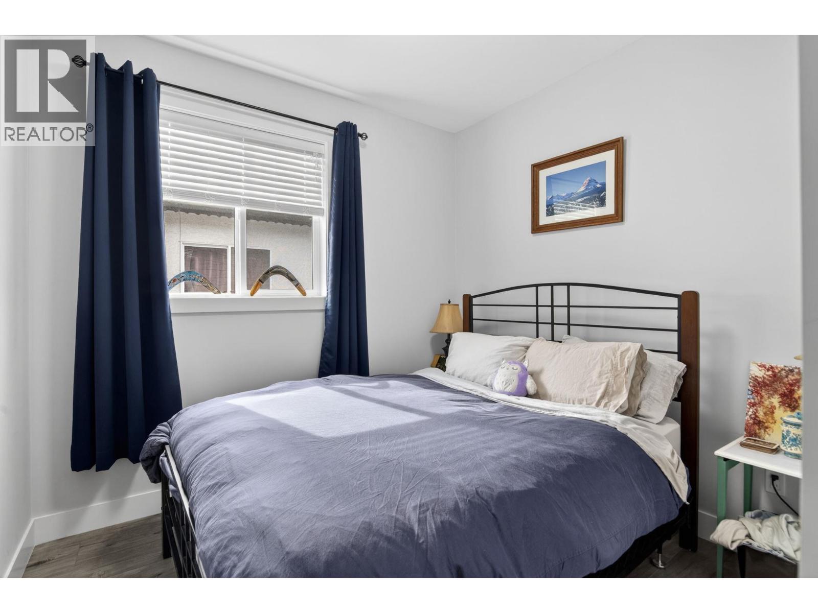 #1 1038 Stockwell Avenue - 18