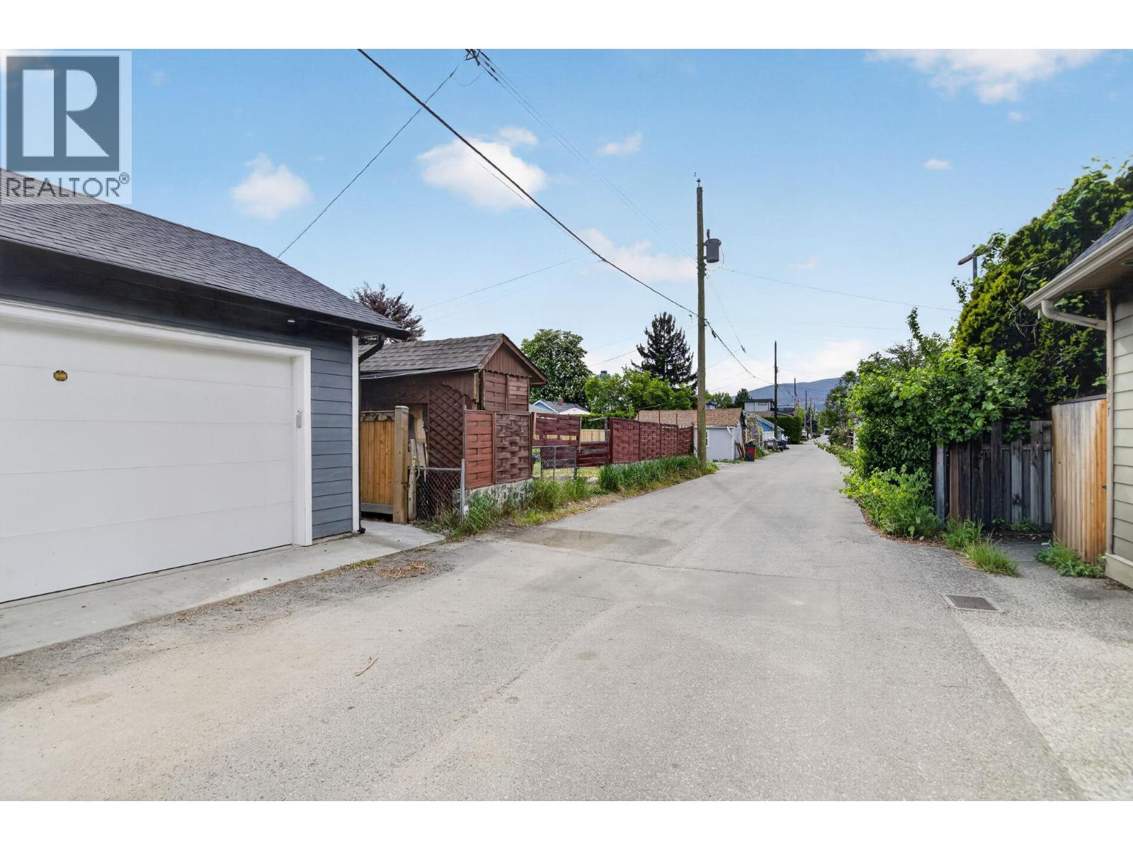 #1 1038 Stockwell Avenue - 22