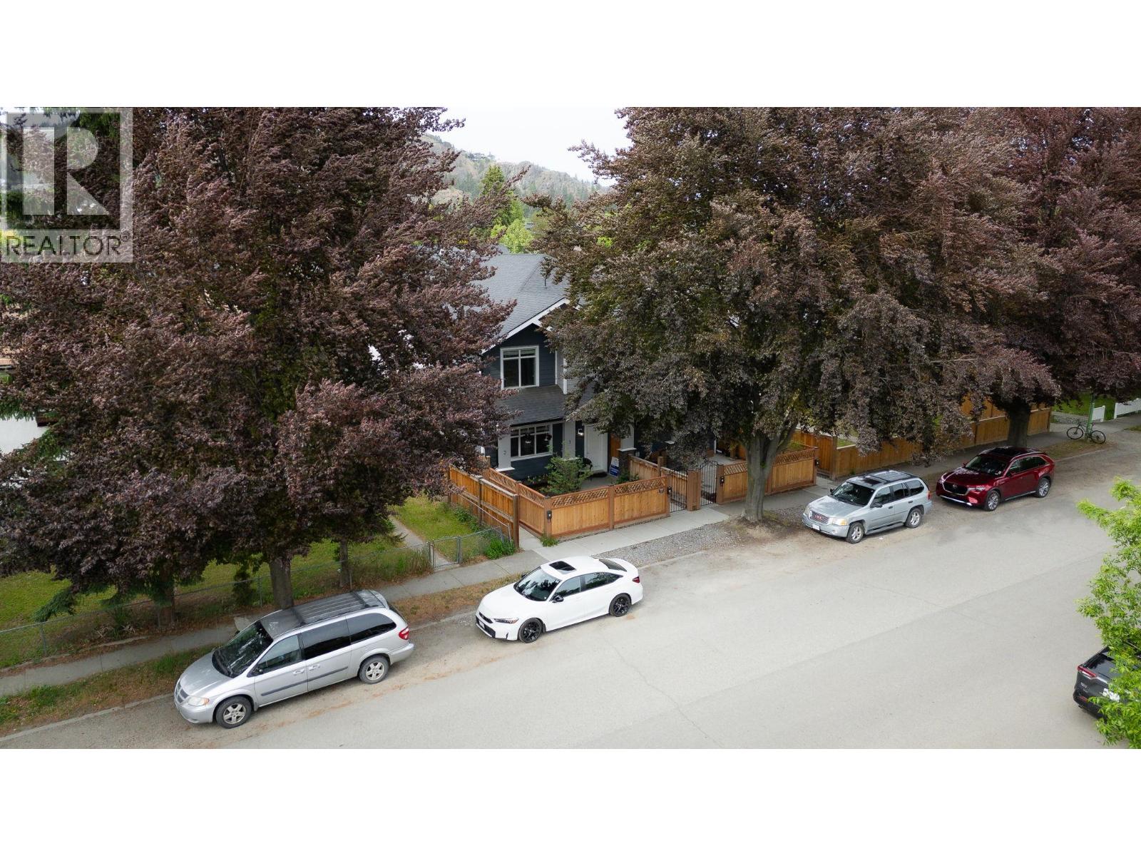 #1 1038 Stockwell Avenue - 27