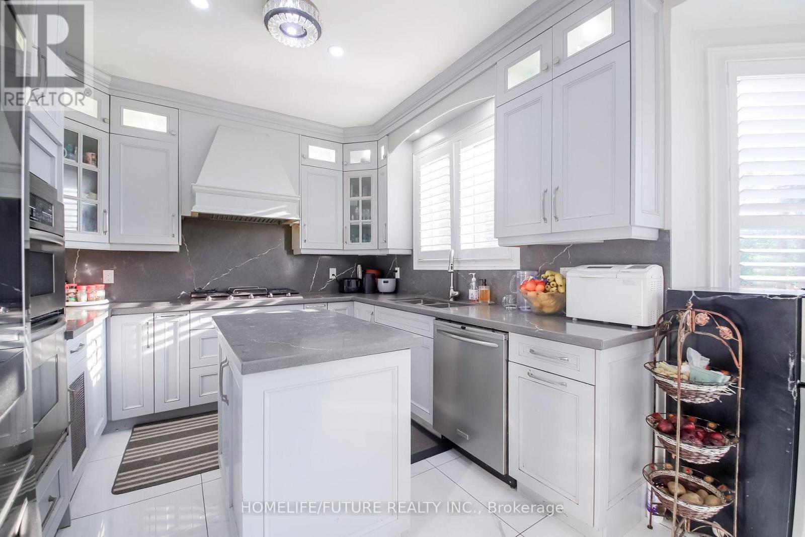 20 MINGAY AVENUE - 16