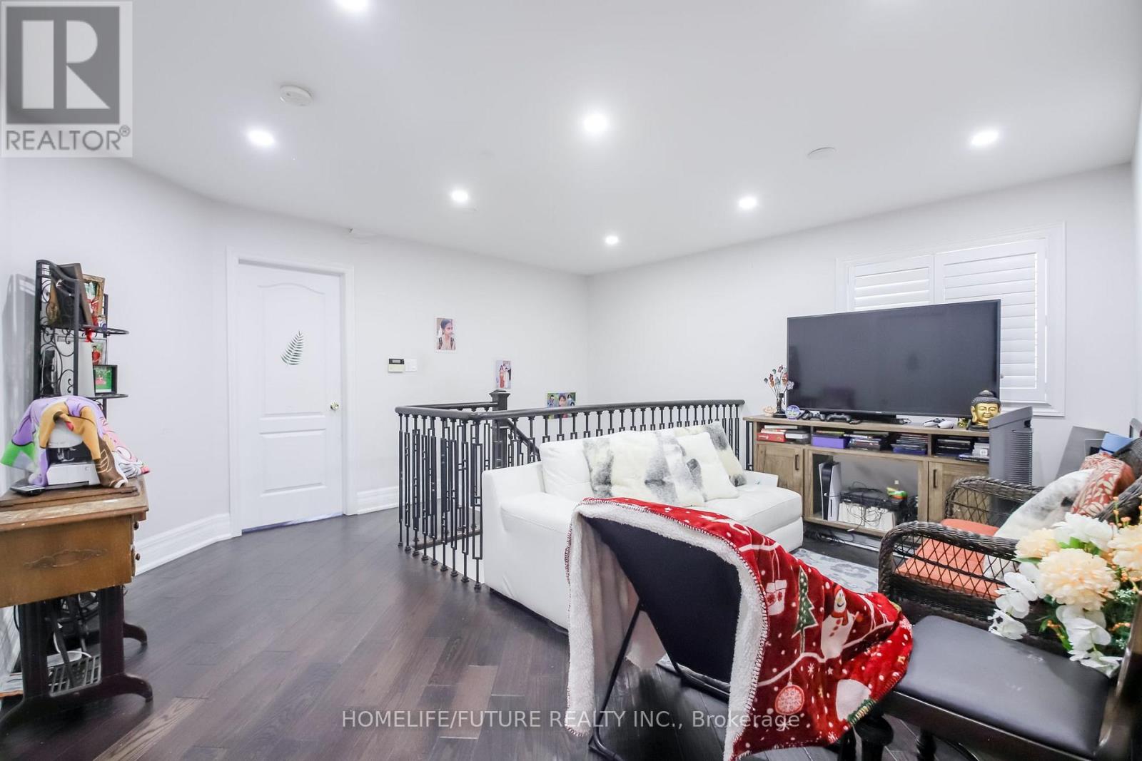 20 MINGAY AVENUE - 21
