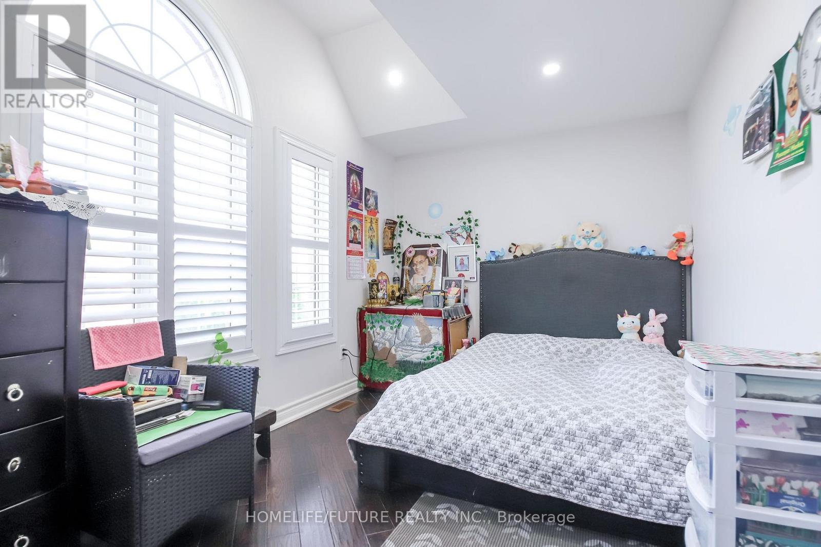 20 MINGAY AVENUE - 22
