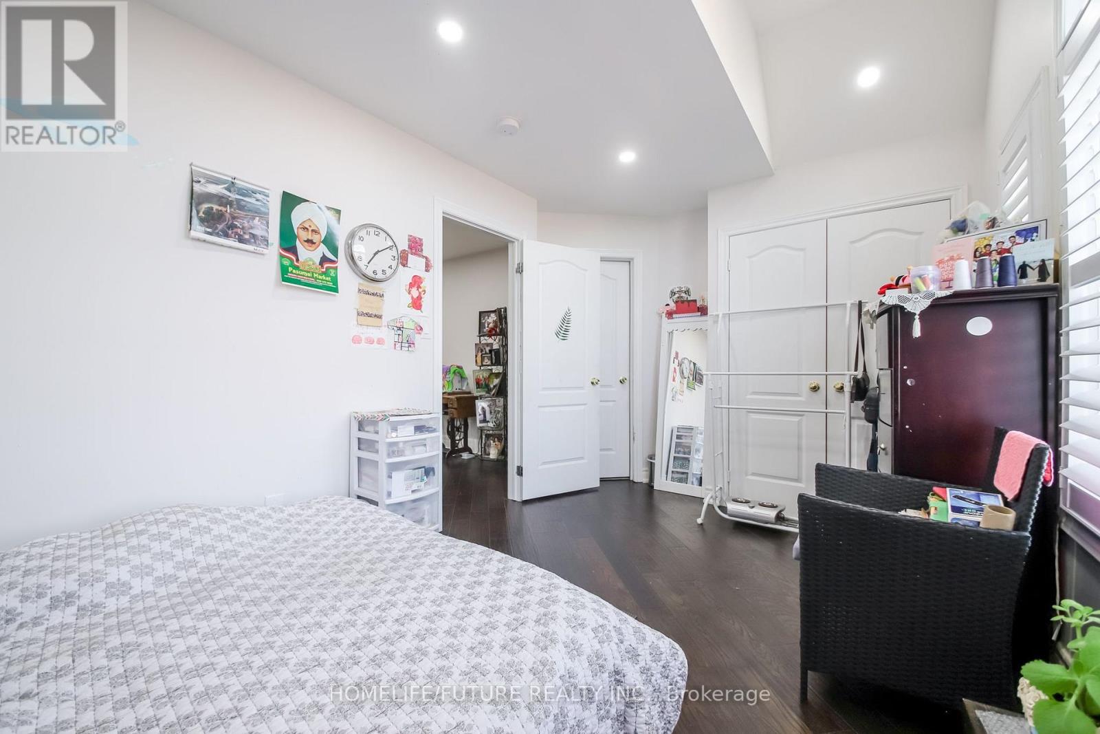 20 MINGAY AVENUE - 24