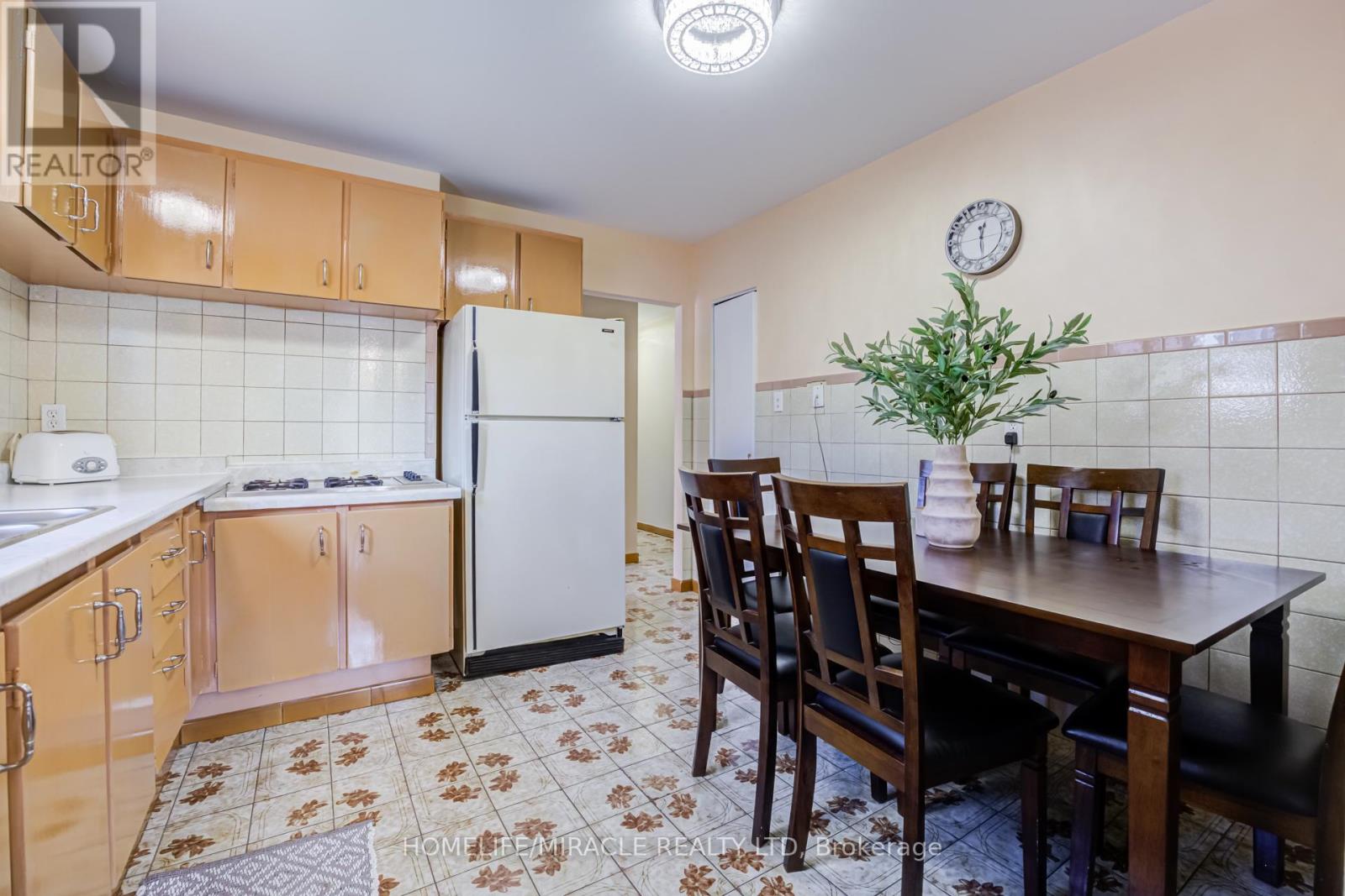 9 WHEATSHEAF CRESCENT - 16