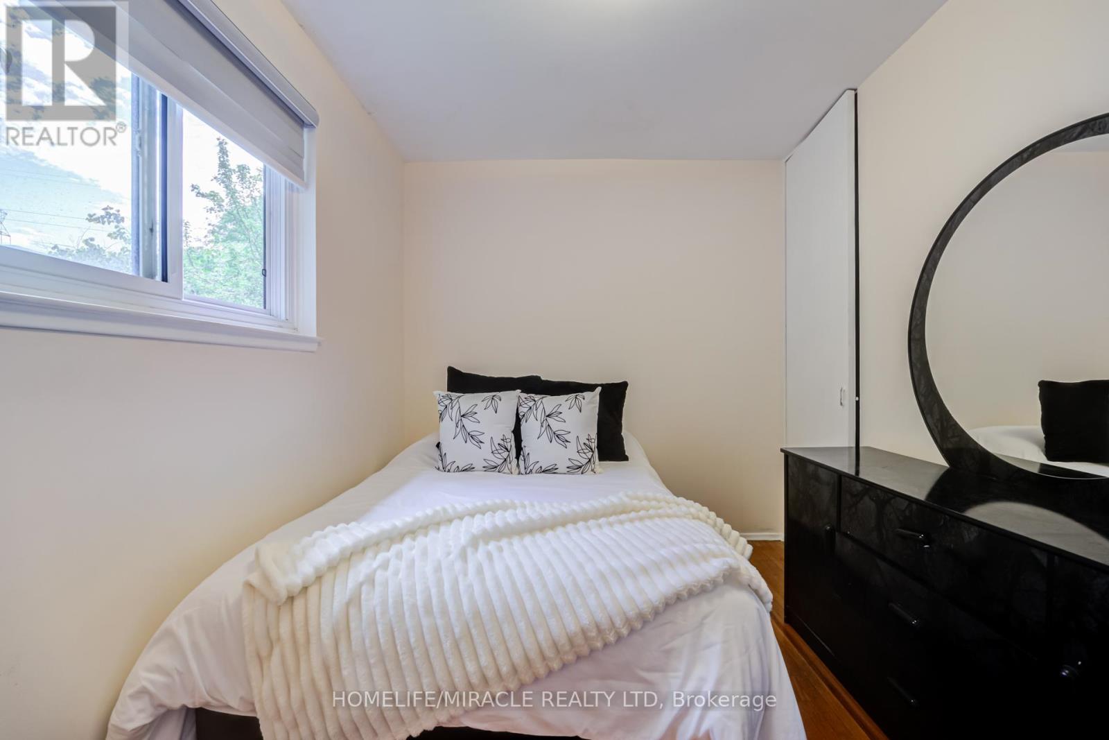9 WHEATSHEAF CRESCENT - 23