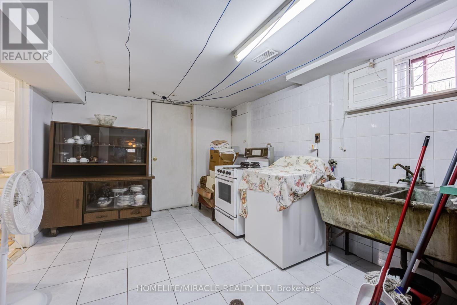 9 WHEATSHEAF CRESCENT - 36