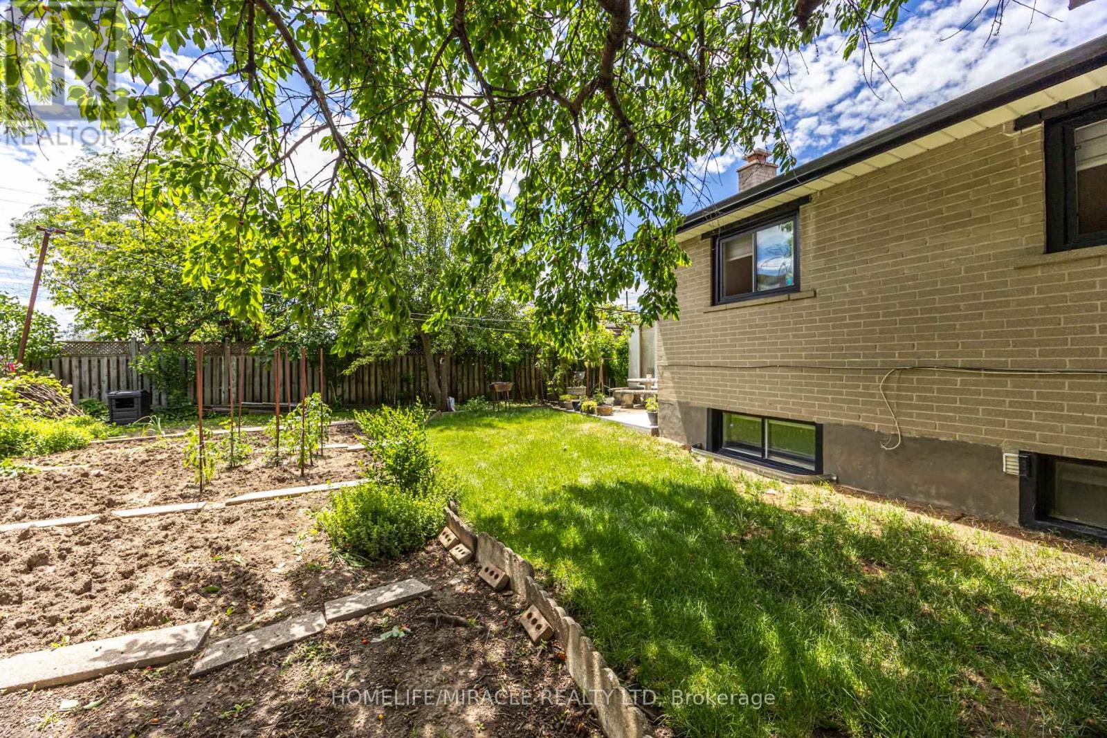9 WHEATSHEAF CRESCENT - 47