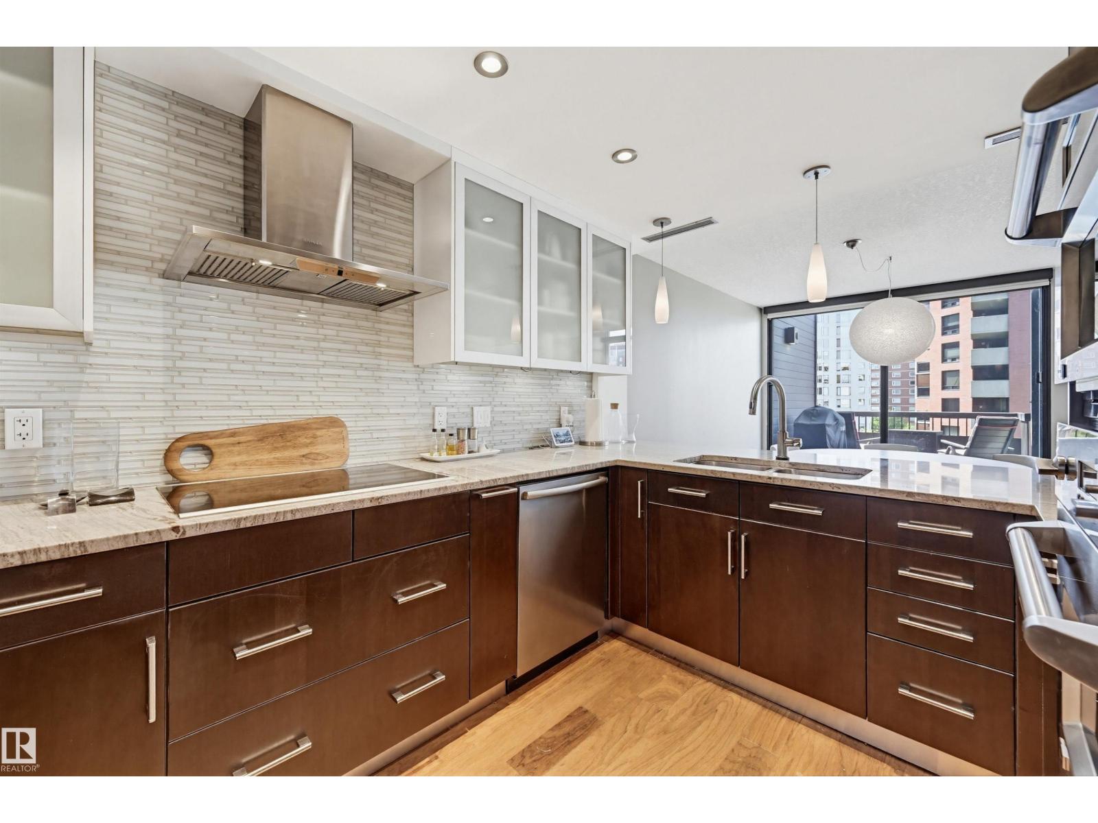 #806 10045 118 ST NW - 11