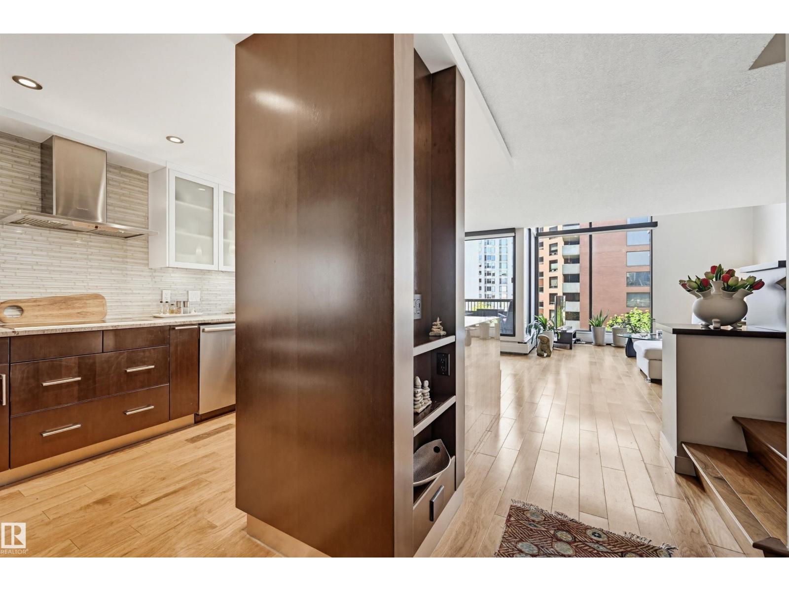 #806 10045 118 ST NW - 17
