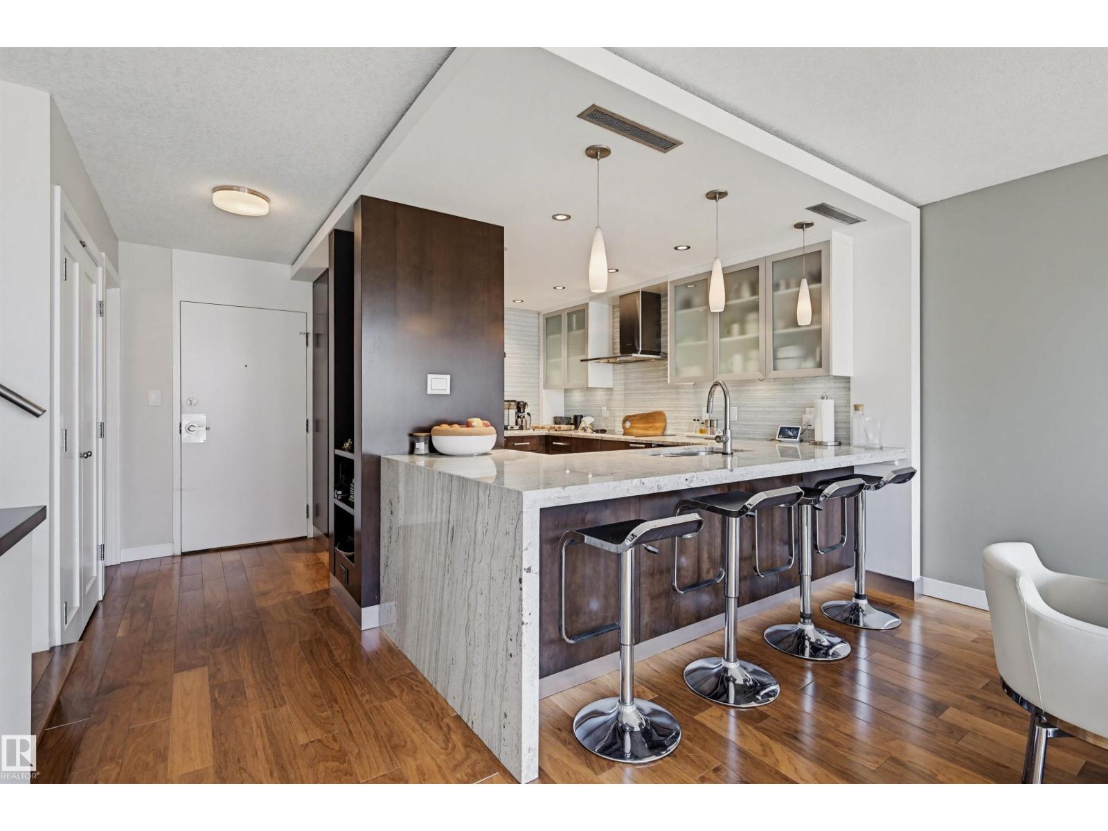 #806 10045 118 ST NW, Wîhkwêntôwin, Edmonton photo 3