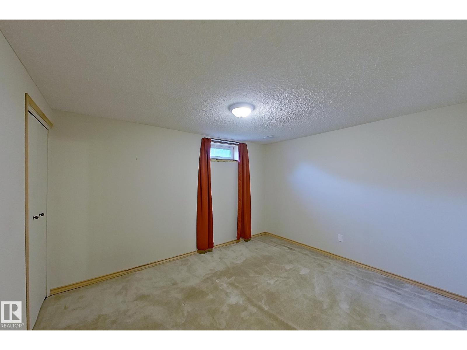 16 BRUNSWICK CR - Image 32