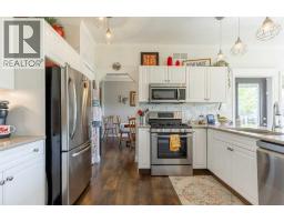 4pc Bathroom - 325 8 Avenue, Granum, AB T0L1A0 Photo 11