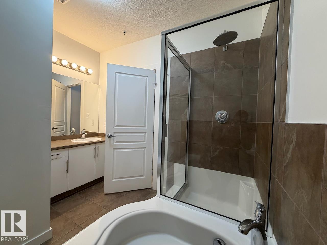 #128 10531 117 ST NW - 17