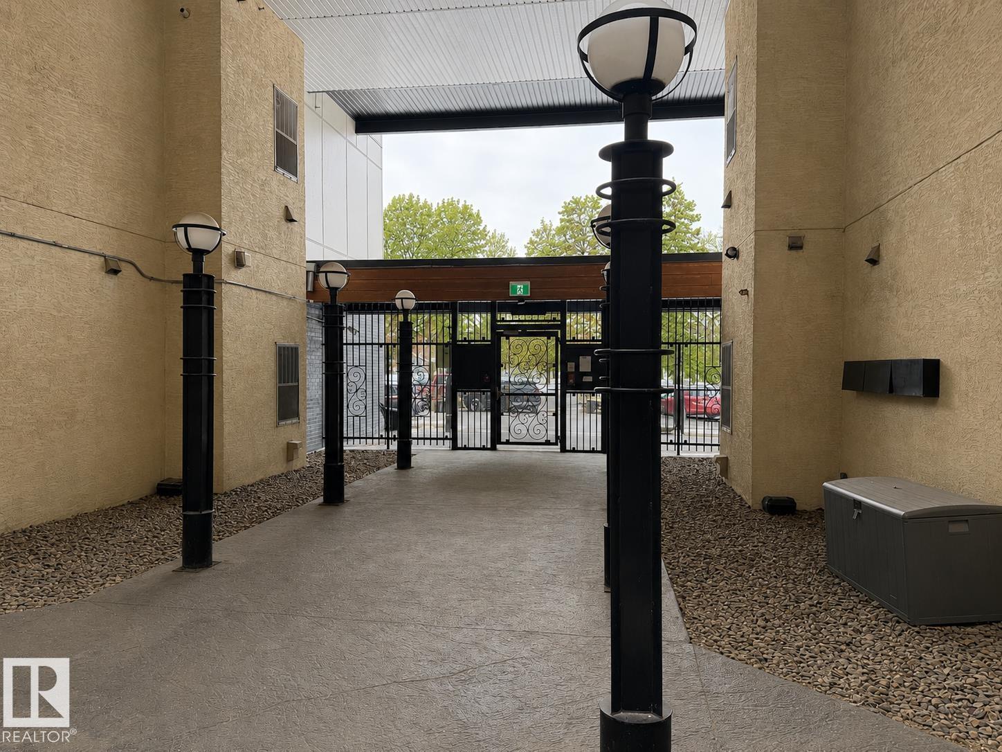#128 10531 117 ST NW - Image 22