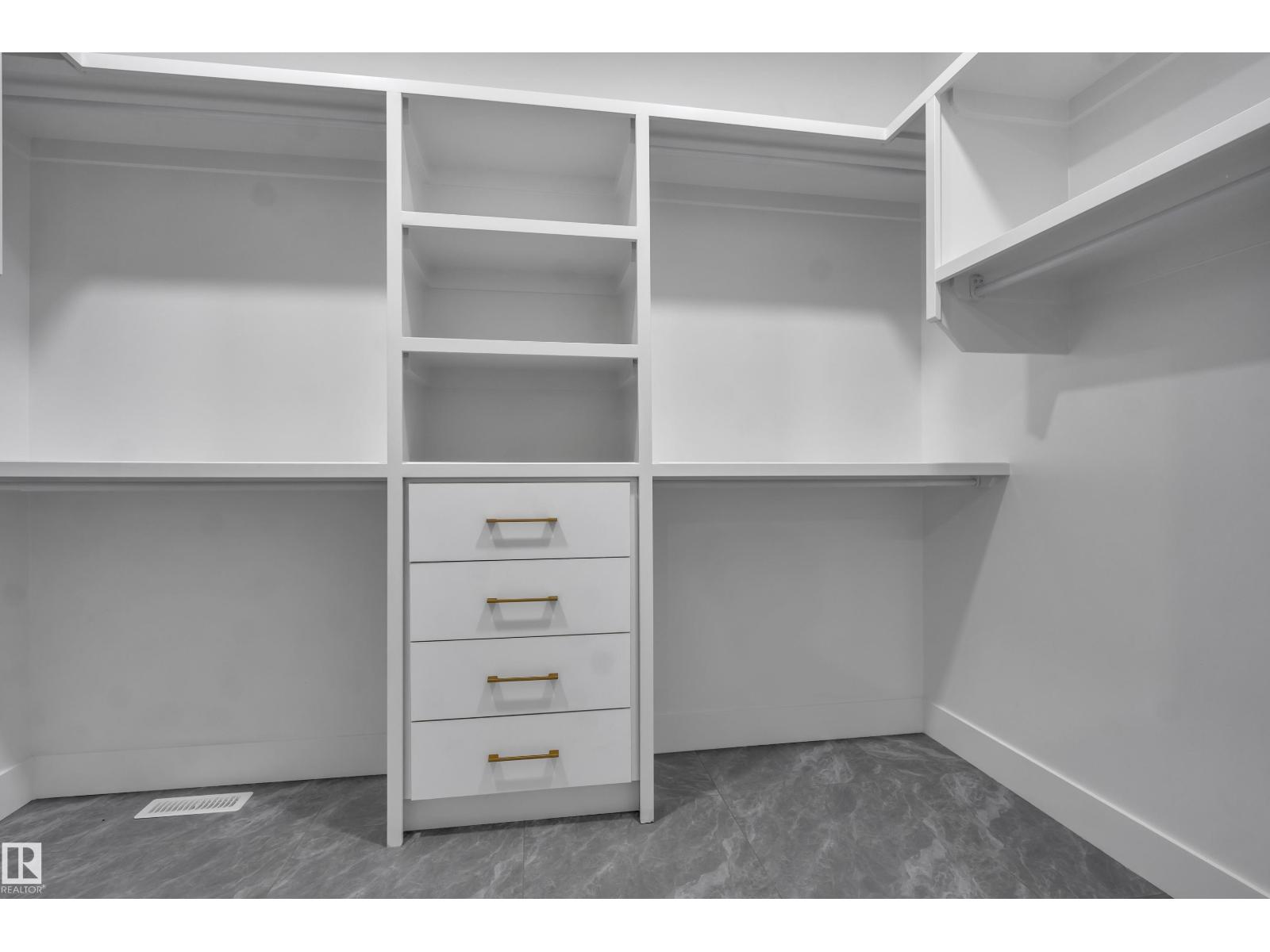 4005 39 ST - Image 35