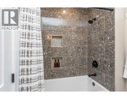 85 Lakeview Avenue, Gull Lake, AB T4L2N1 Photo 39