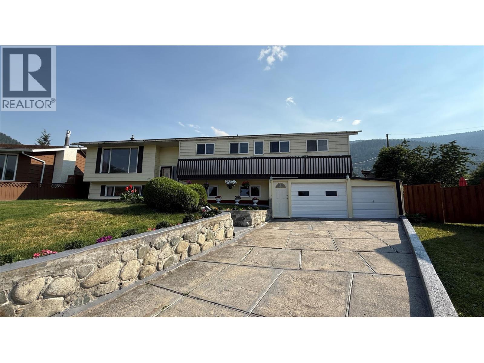 1705 Slocan Crescent - 1