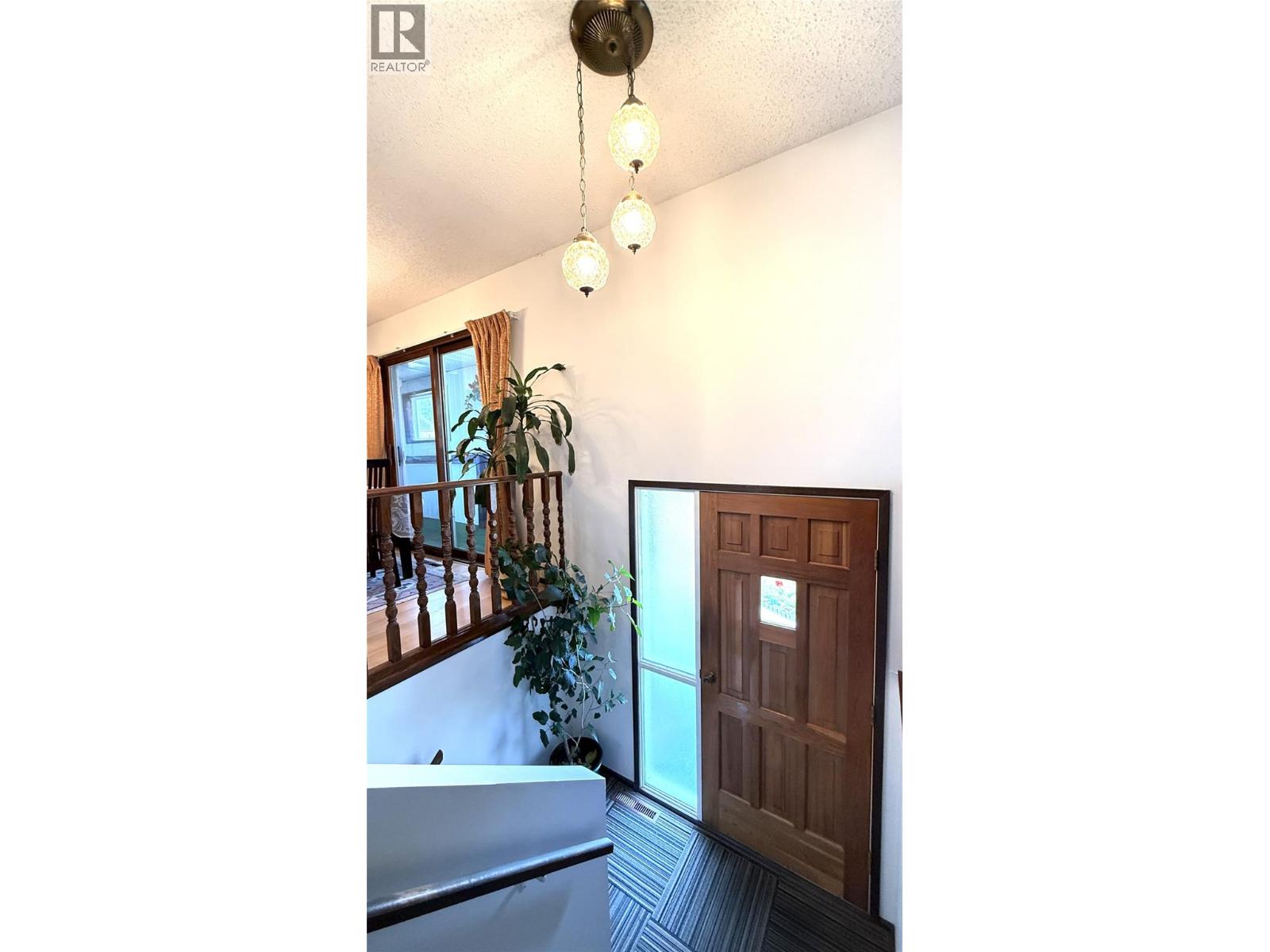 1705 Slocan Crescent - 10