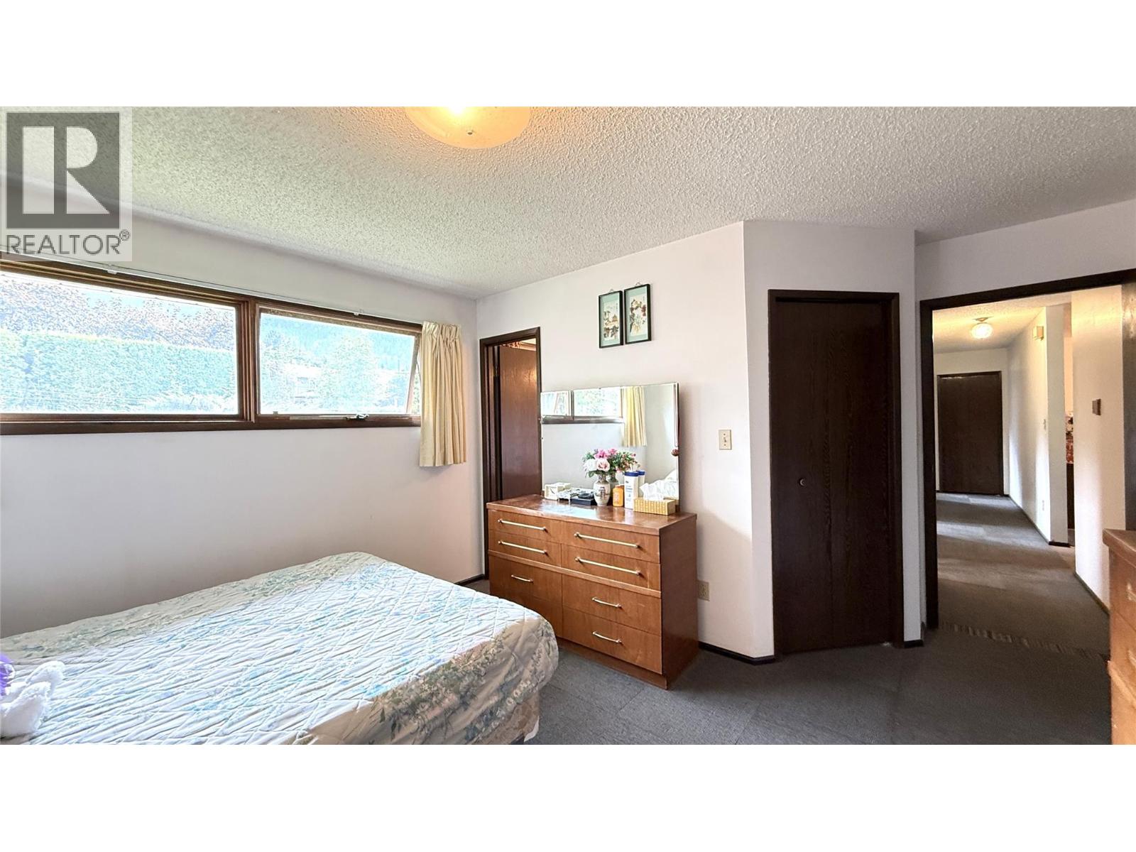 1705 Slocan Crescent - 22