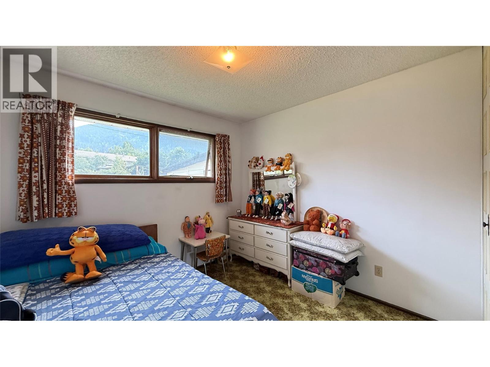 1705 Slocan Crescent - 24