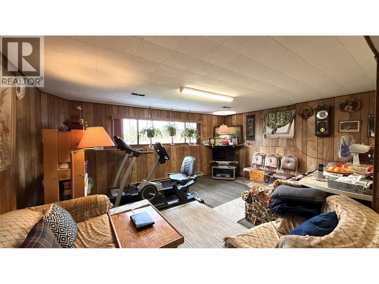 1705 Slocan Crescent - 31