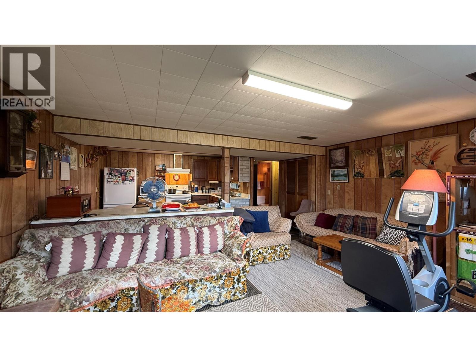 1705 Slocan Crescent - 32