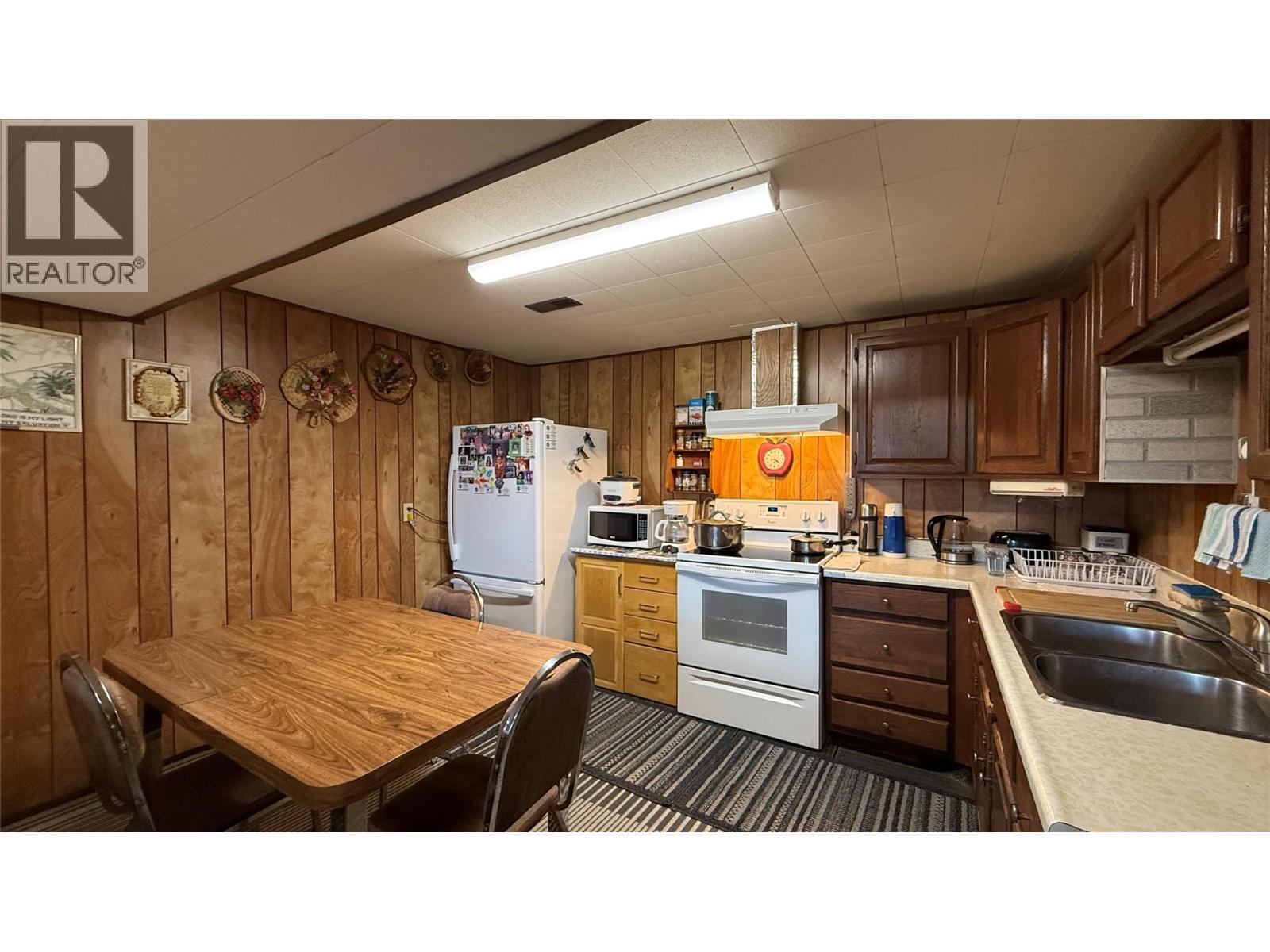 1705 Slocan Crescent - 34