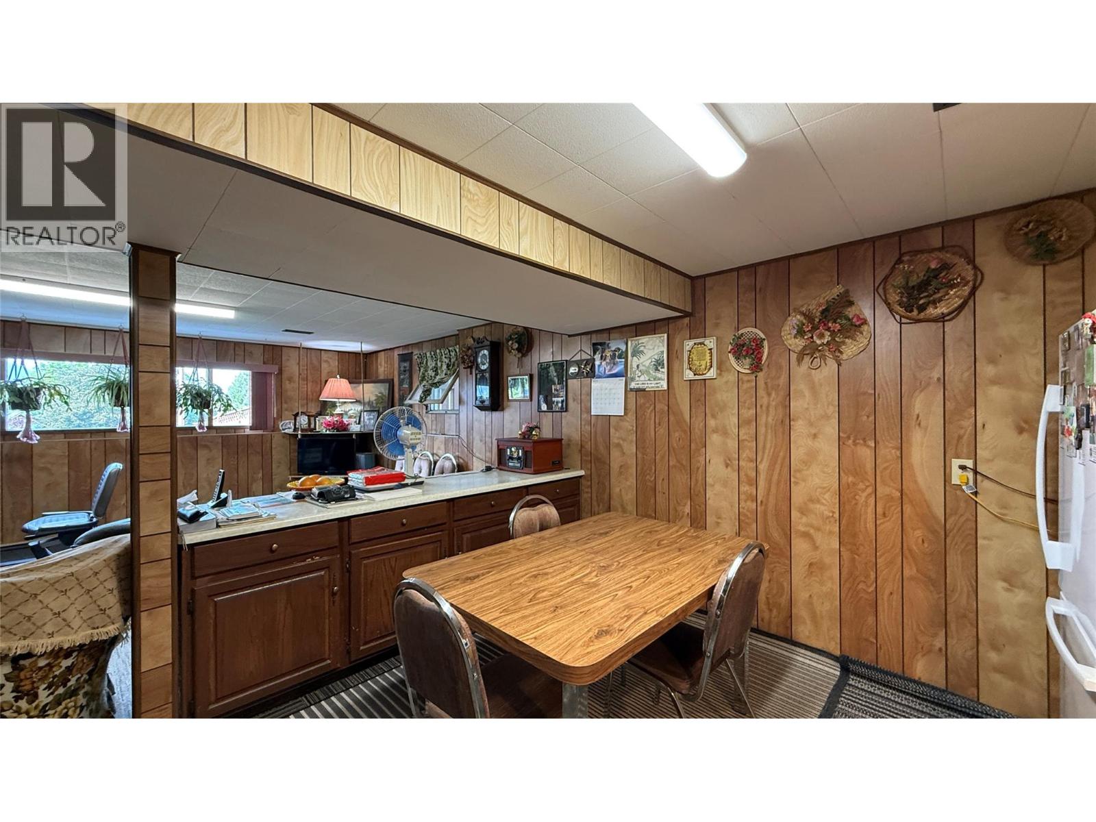 1705 Slocan Crescent - 35
