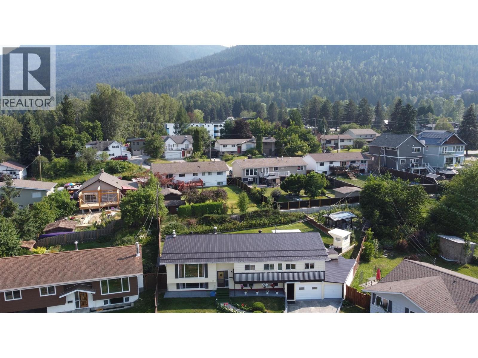 1705 Slocan Crescent - 4