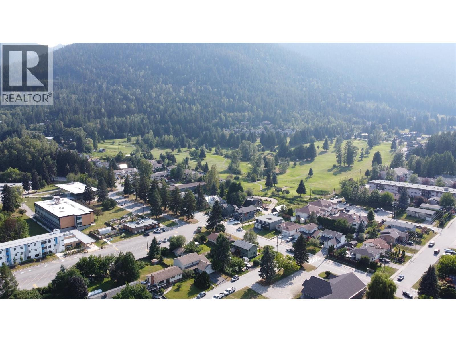 1705 Slocan Crescent - 5