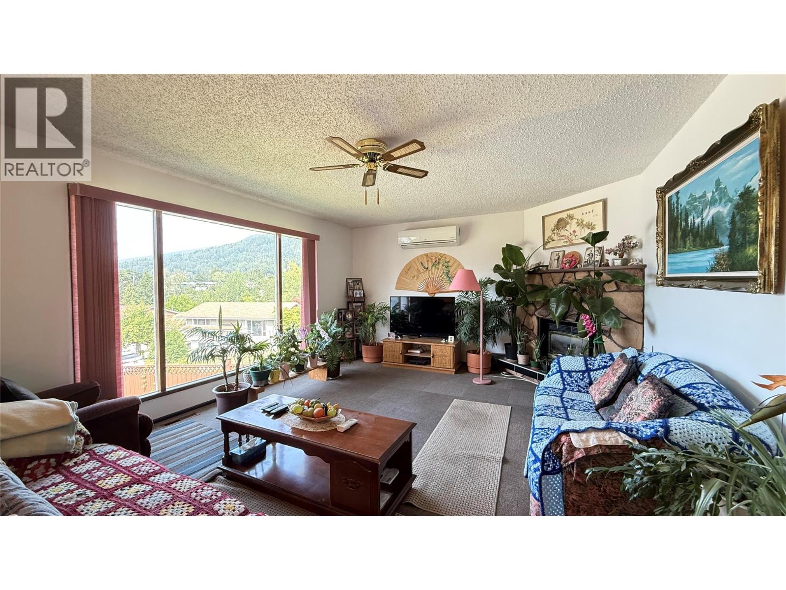 1705 Slocan Crescent - 6