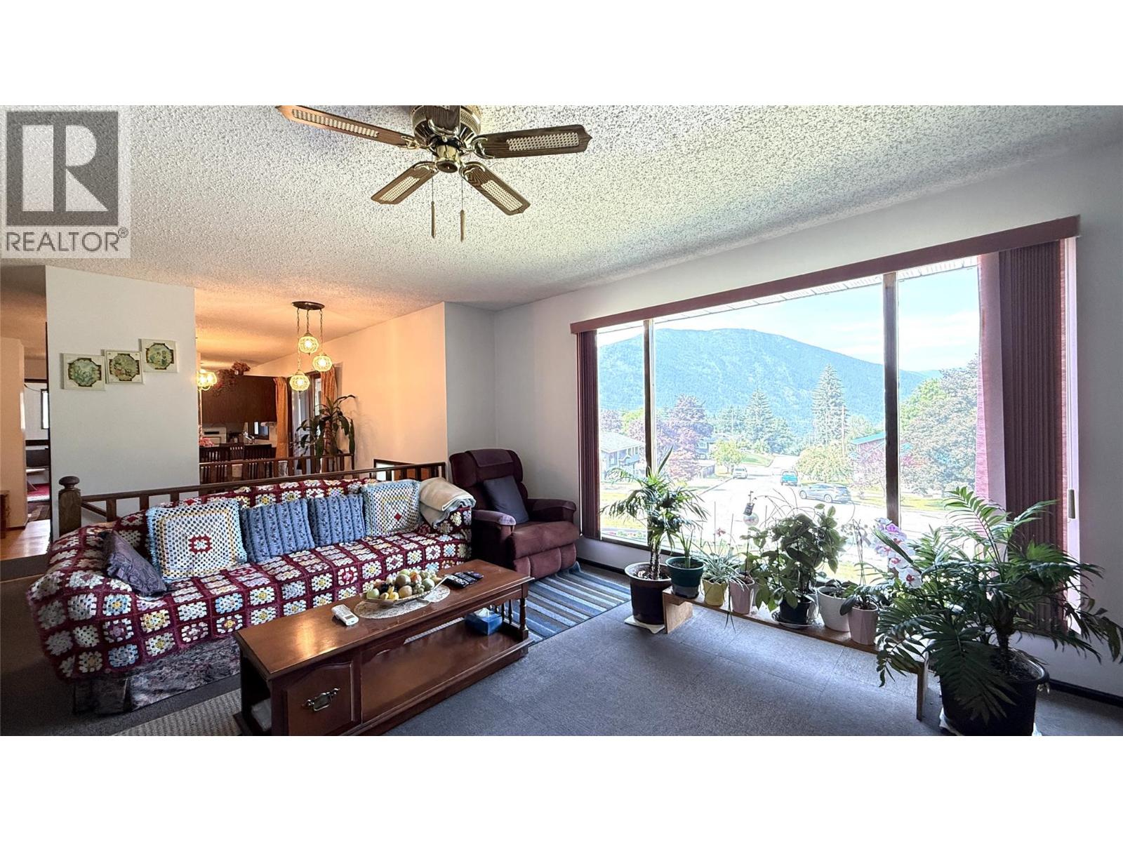 1705 Slocan Crescent - 8