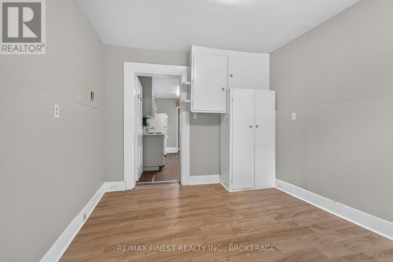 358 JOHNSON STREET - 10