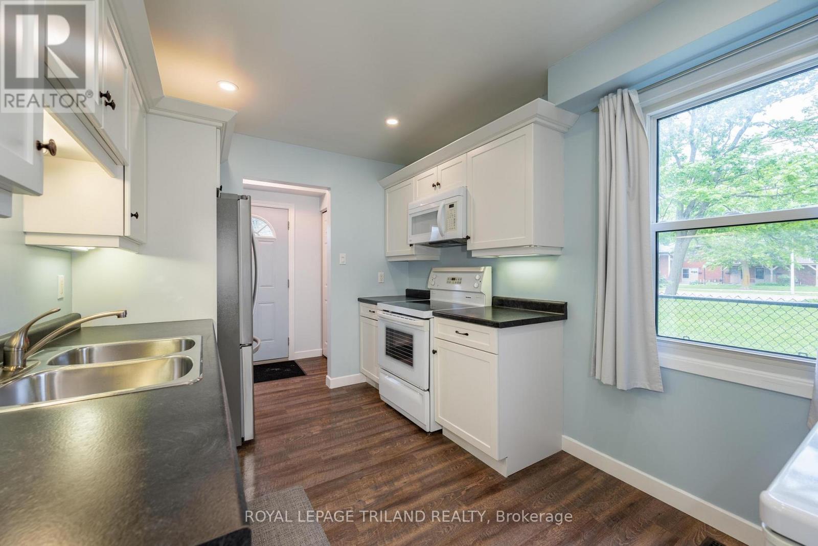 #104 70 FIDDLERS GREEN ROAD - 8