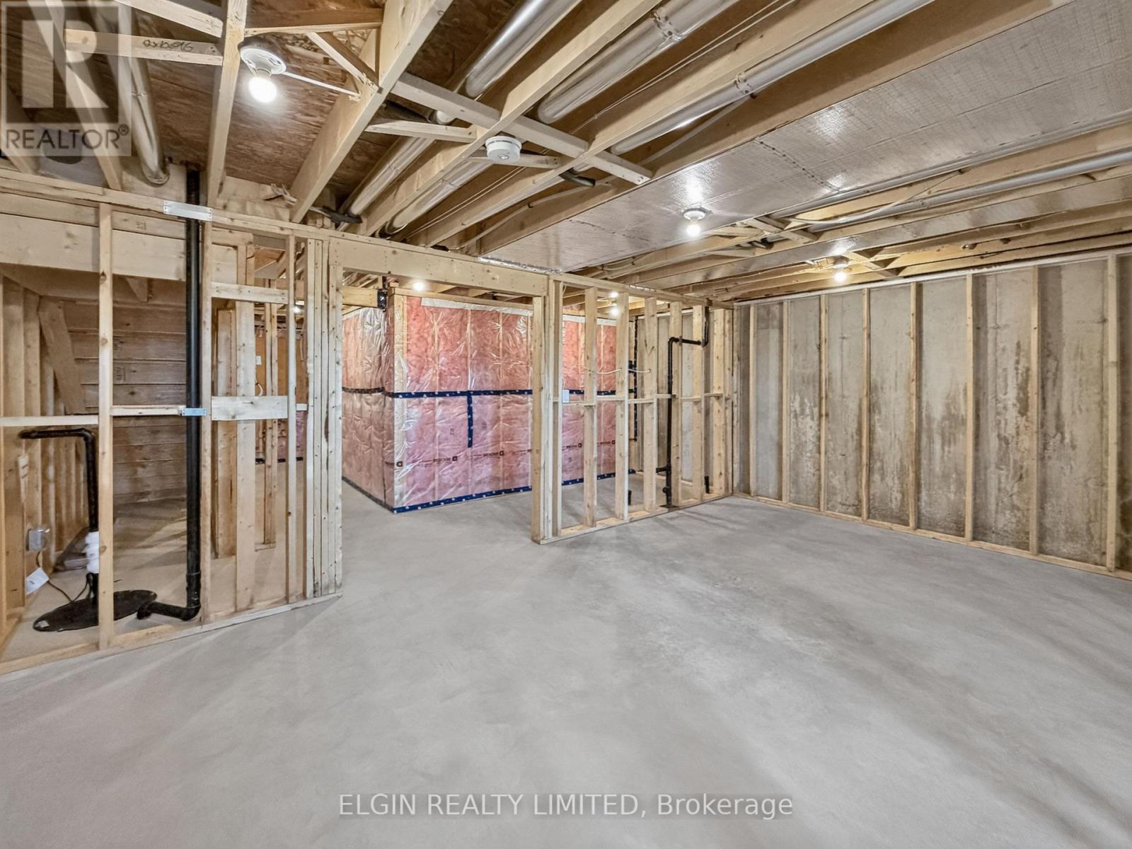 72 WOODCOCK DRIVE - 23