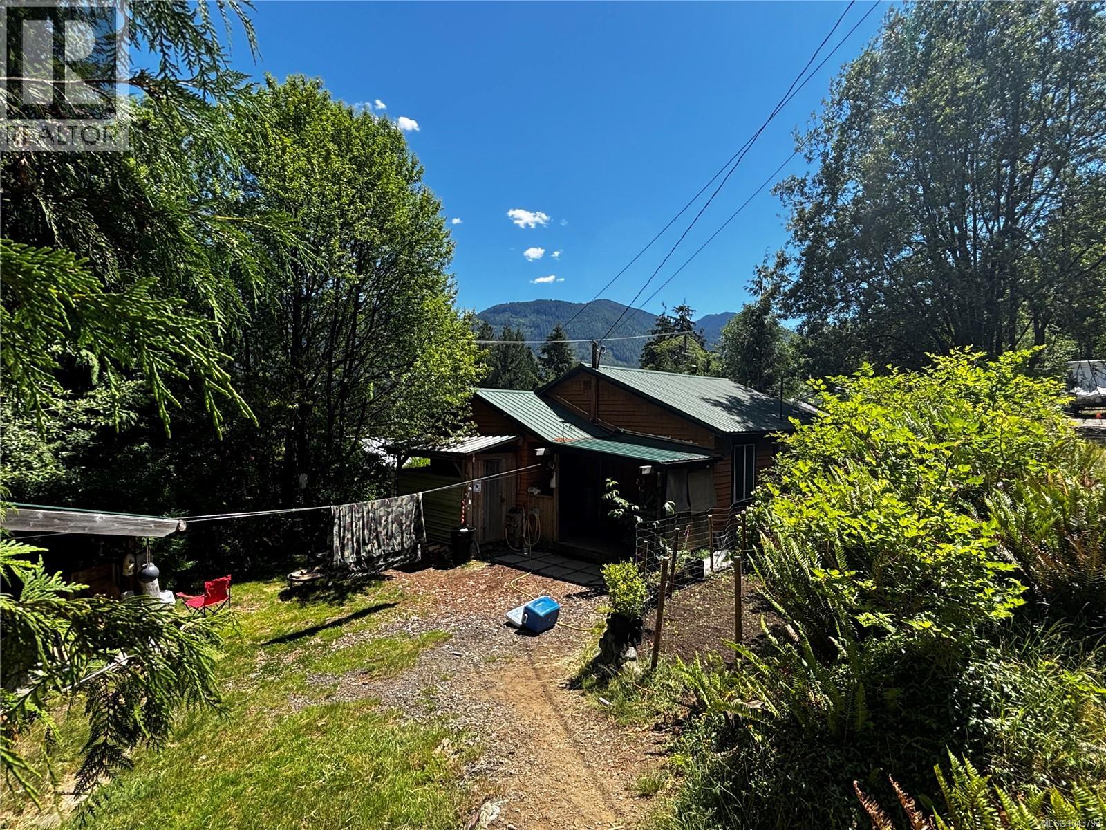 948 Maquinna Dr S - 18