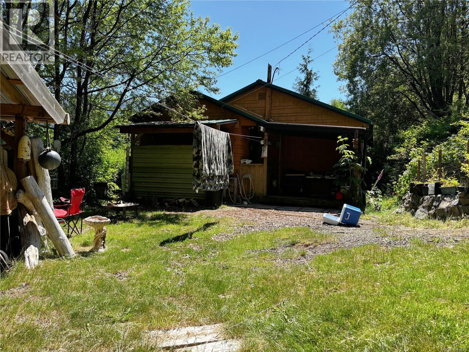 948 Maquinna Dr S - 15