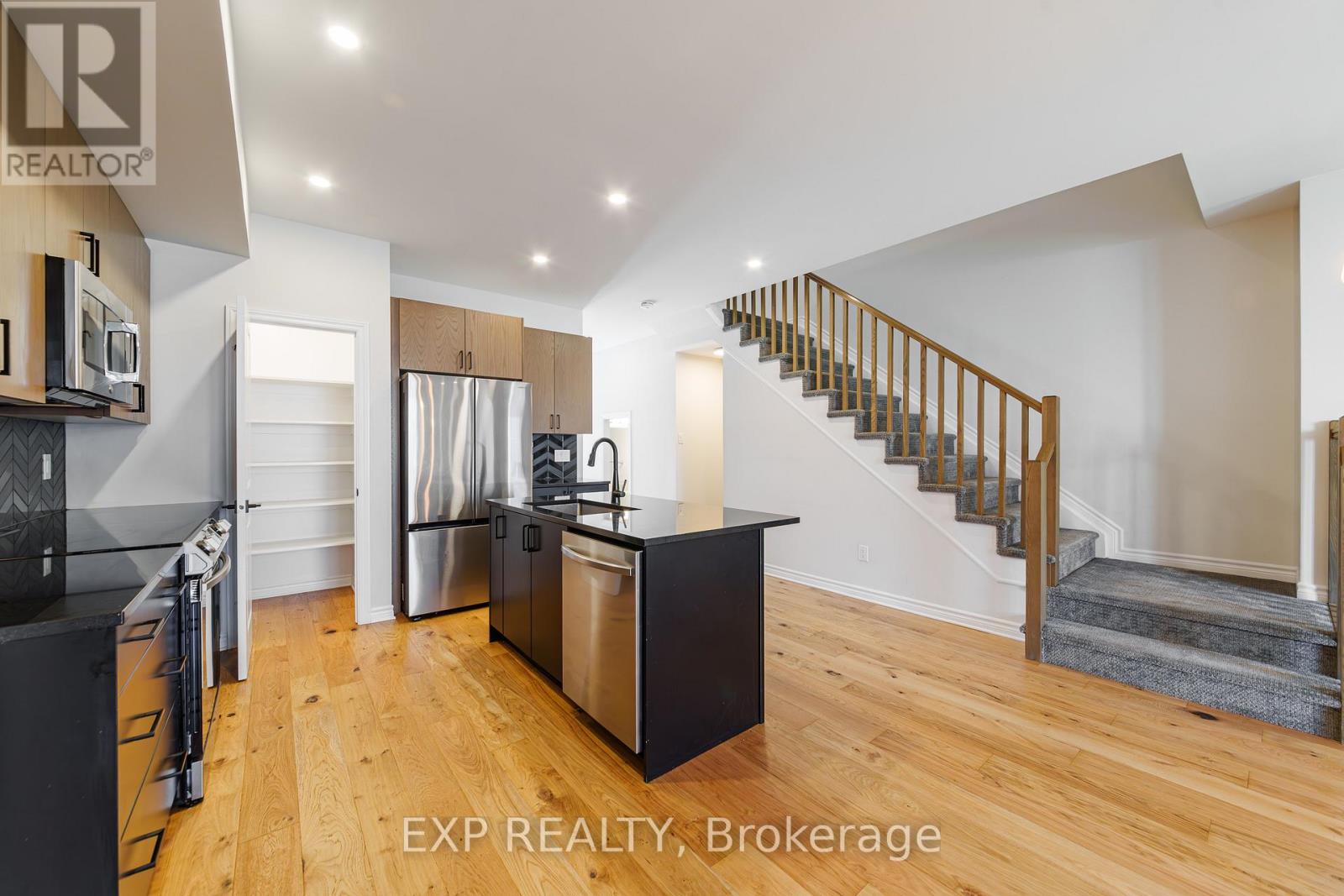 120 PATCHELL PLACE - 9