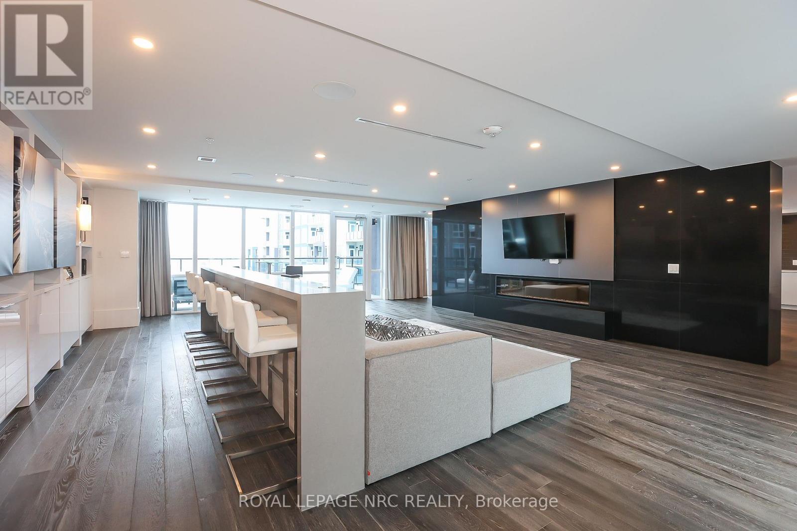 #232 16 CONCORD PLACE - 26